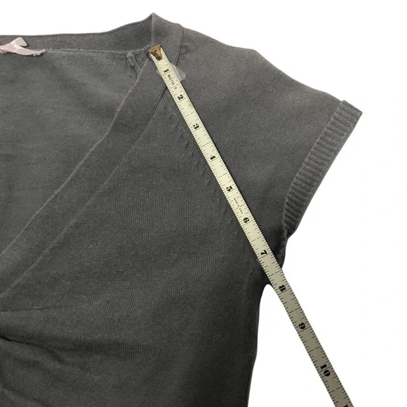 Grey Crop Top with V-Neck - Picture 8 of 10